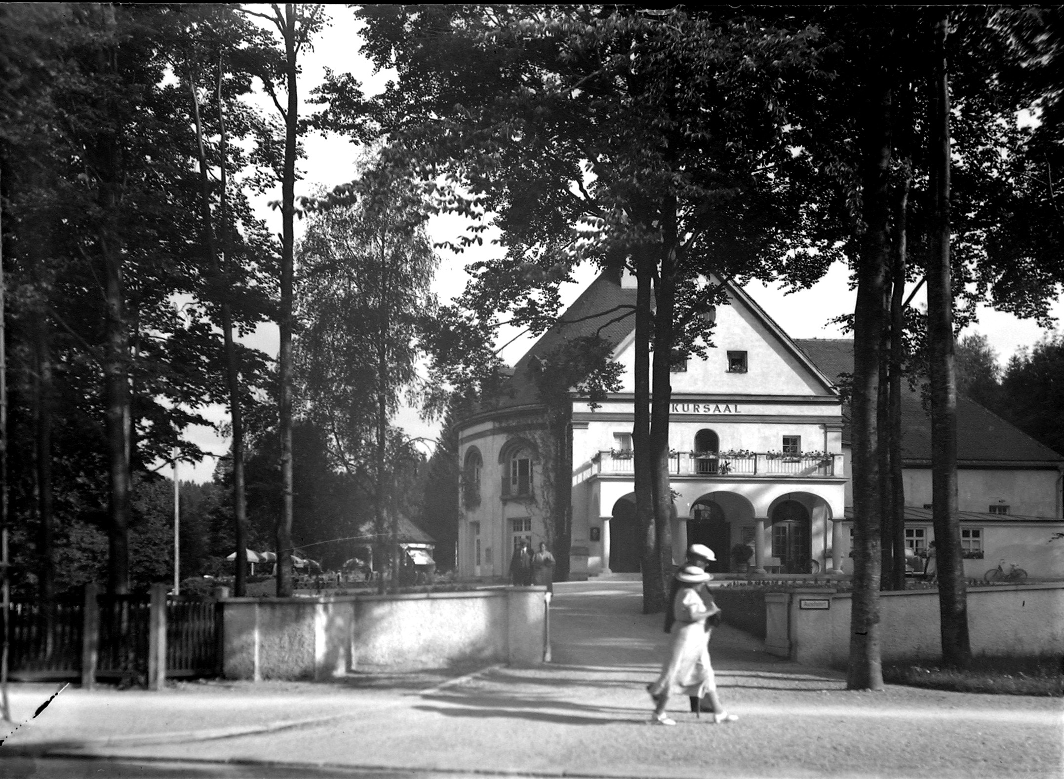 Blick auf das Kurhaus von der Ludwigstraße aus (Marey, um 1935)