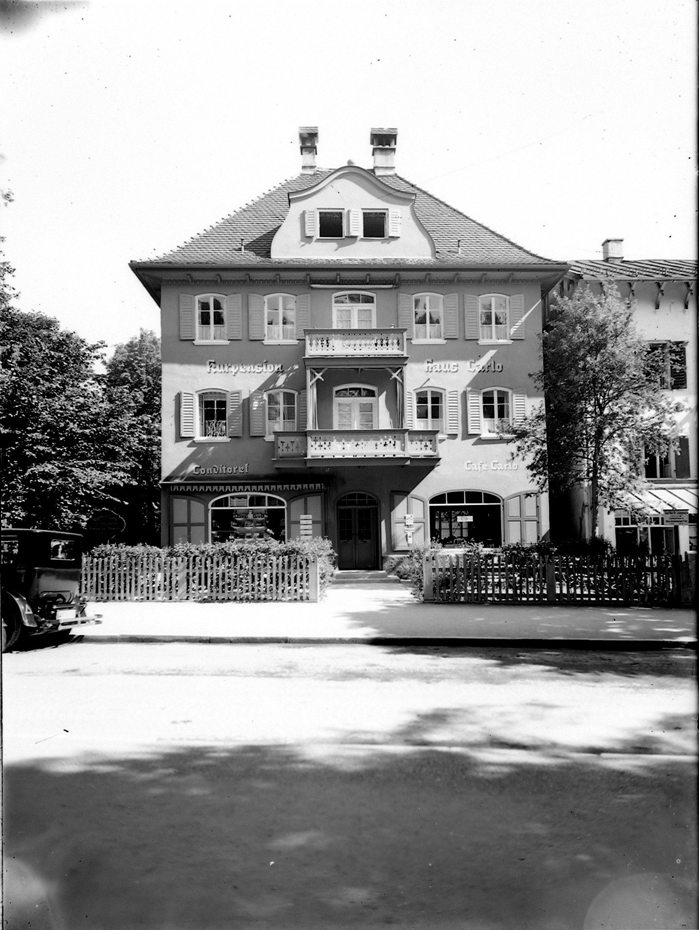 "Haus Carlo" in der Ludwigstraße, heute Binderbräu (Marey, um 1930)