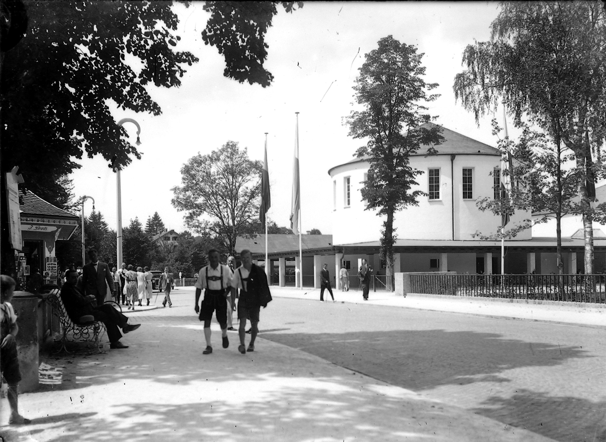 Die neue Wandelhalle wurde 1930 eingeweiht, damals größtes Gebäude ihrer Art in Europa (Marey, etwa 1930-1935)