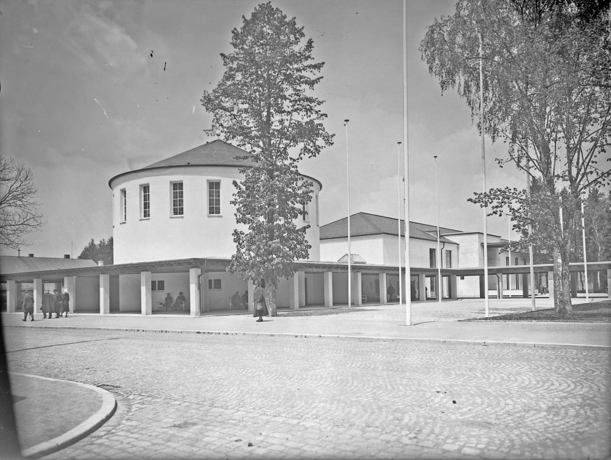 Wandelhalle: Architekten Moll und van der Velden, 1930;