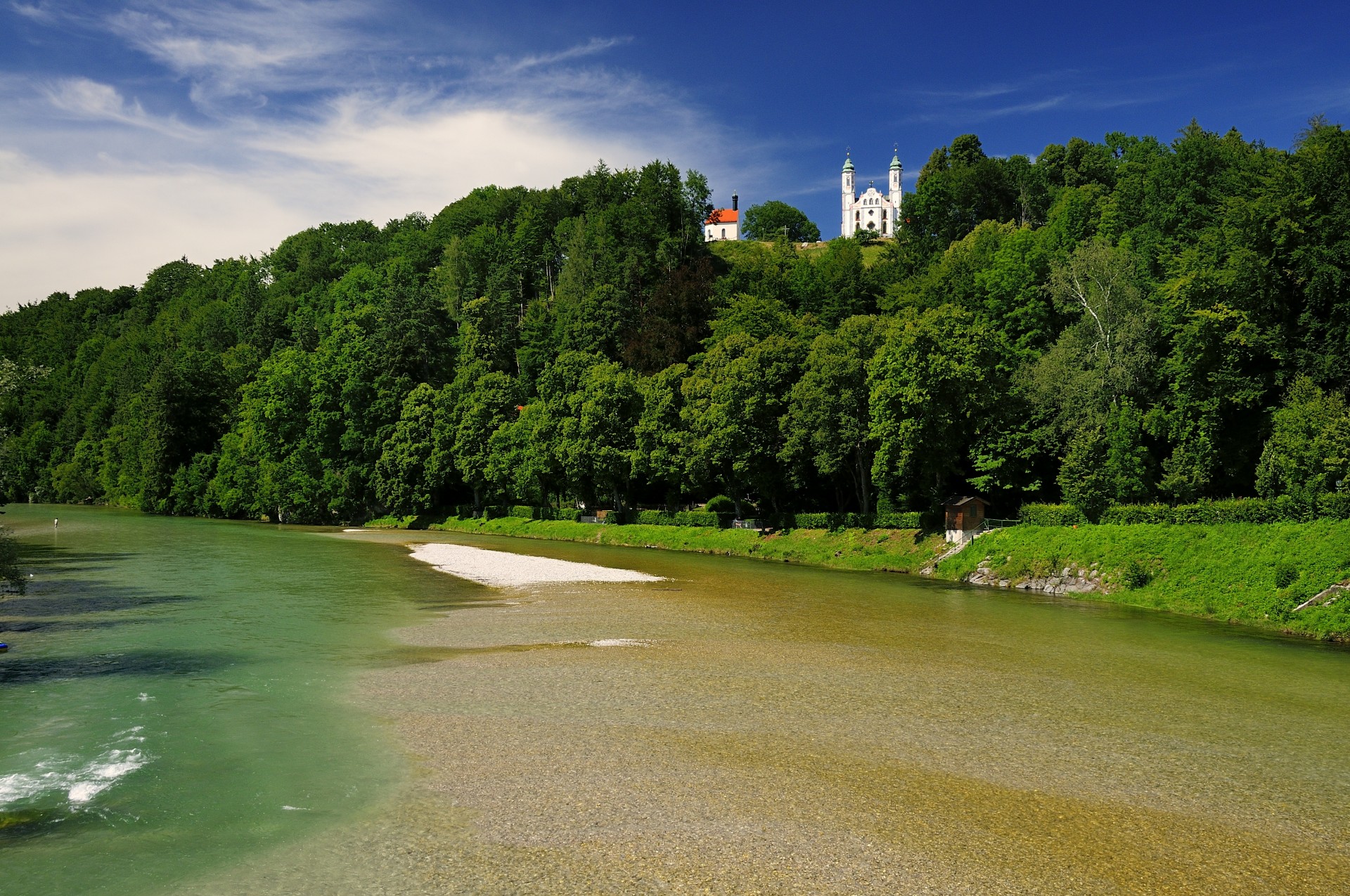 Isar mit Kalvarienberg