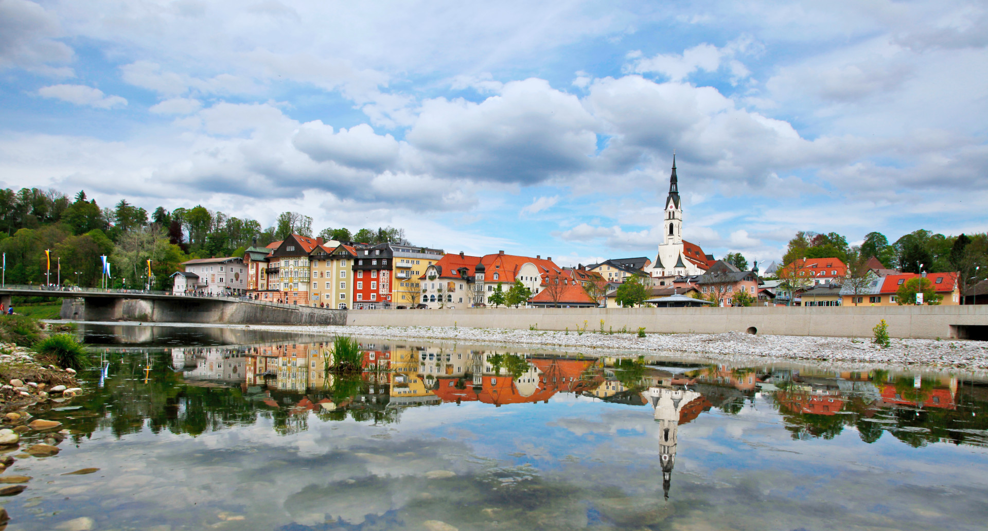 Isar mit Stadtbild Stadtbild Bad Tölz von der Isar aus